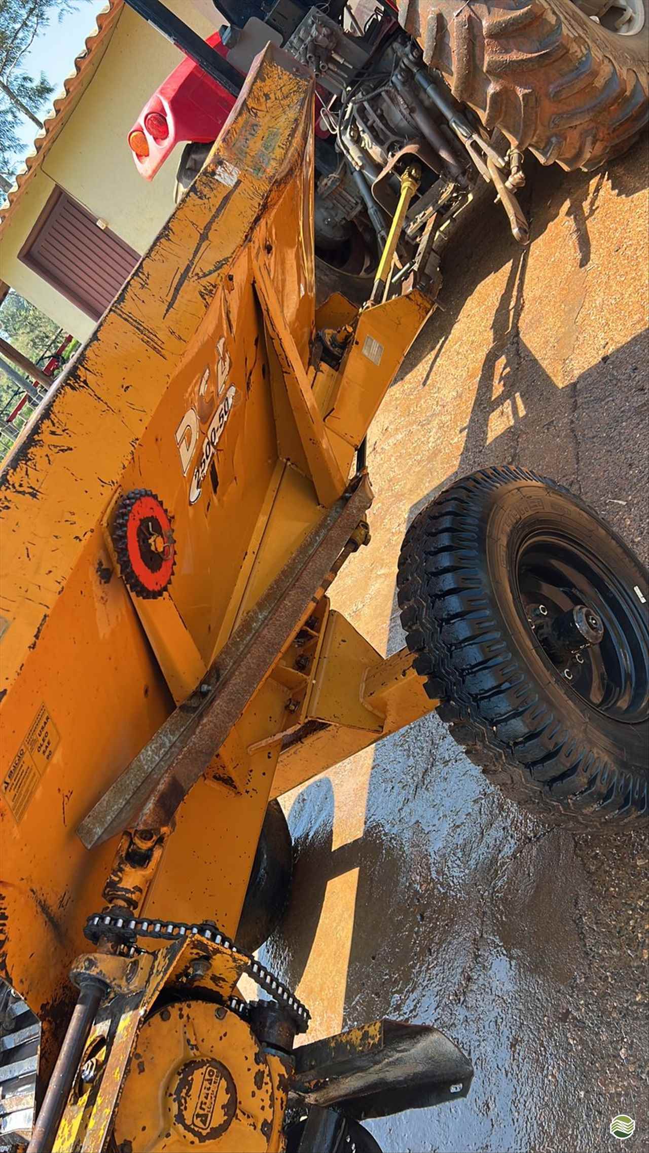 IMPLEMENTOS AGRICOLAS DISTRIBUIDOR CALCÁRIO 2500 Kg Marcão Tratores UBERABA MINAS GERAIS MG